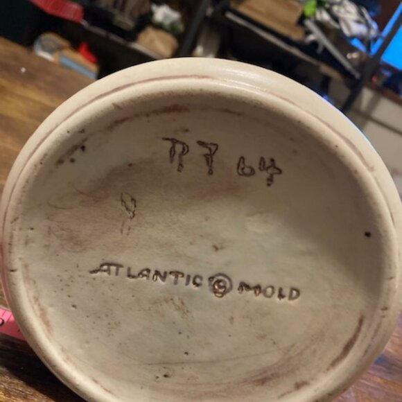 Vintage Atlantic mold ceramic pitcher - Picture 7 of 8